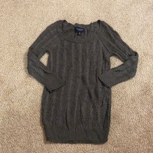 American Eagle Sweater Quarter-Length Sleeves
